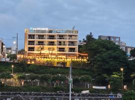 Cheonjiyeon Crystal Hotel, hotel in Seogwipo