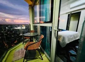 LUX 2BR Uptown BGC, 70sqm, Balcony, Rooftop Pool & 5G WiFi, Ste 34