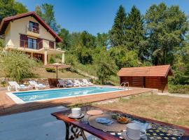 2 Bedroom Nice Home In Koranski Brijeg, hotel di Gornji Velemerić