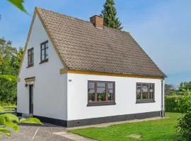 Lovely Home In Dronninglund With Wifi