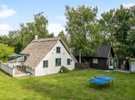 Cozy Home In Sjællands Odde With Wifi