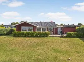 Lovely Home In Karrebæksminde With Wifi
