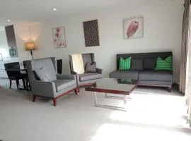 Modern 2BR 2BA Close to CBD - Hosted by Canstay