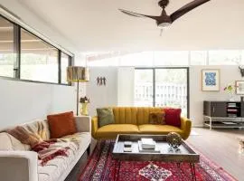 Quaint Uptown Sedona home walking distance to shops