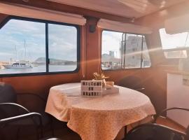 Barco muy espacioso con dos terrazas Valencia CENTRO!!, hotel ve Valencii