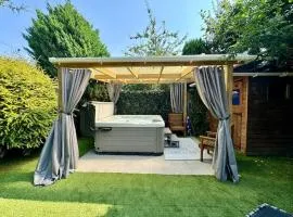 8min to City, Hot Tub House, Fire Pit, Free Parking