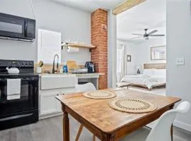 Contemporary Studio With City Access #03c