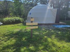 D3 Rainforest Getaway Dome- 2Dbl beds, luxury tent in Drumheller