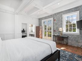 Historic Santa Rosa Guest Retreat Near Downtown!, hotel in Santa Rosa