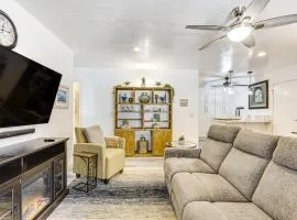 Oceanside Condo with Pool and Hot Tub Access!