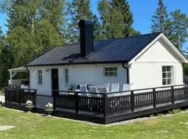 Mysigt hus nära hav och skog på härliga Alnö