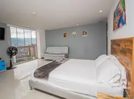 Mountain and City Views Loft Ultra-Fast Internet