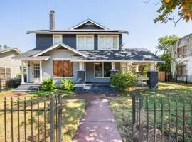 Luxurious 6 bedroom villa near downtown