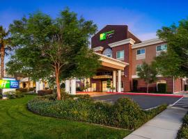 Holiday Inn Express & Suites Sacramento NE Cal Expo by IHG, hotel poblíž McClellan Airfield - MCC, 