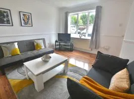Victoria Dock 3 Bedroom House sleeps 5-Free Parking-Contractor Long Stay
