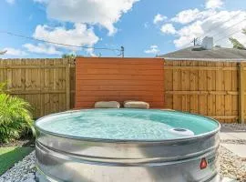 Tank Pool, Putting Green & 1 Mile To The Beach!