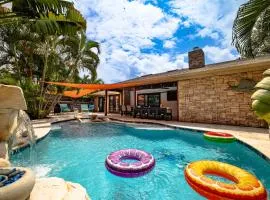 Heated Pool-Game Room-King Beds-75in TV-Sleeps 14