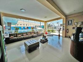 hotel el parral suite, hotel com banheiras de hidromassagem em Ica