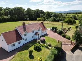 Beautiful Danford House & Lodge with Hot Tub
