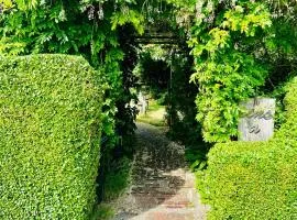 Inselhaus im Grünen