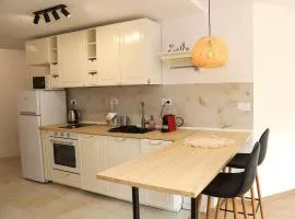 Sophie Studio - Top center, Cozy & Work-Friendly near AUBG, Free streaming platforms