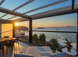 Peristeres Luxury Apartment Next To The Sea - BY APOKORAS VILLAS