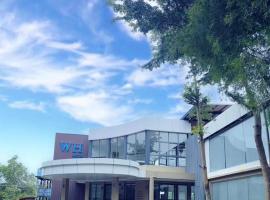 WH Hotel & Service Apartment, Hotel in Thanlyin