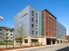 Hampton Inn & Suites-Worcester, MA