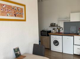 Studio lumineux au calme en centre ville, face aux thermes, ξενοδοχείο σε Salies-de-Bearn