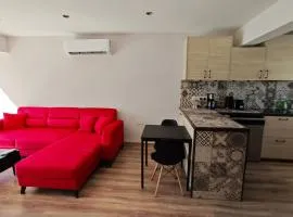 Modern 1-bedroom home in Larnaca with a private garden ideal for long stays and remote work
