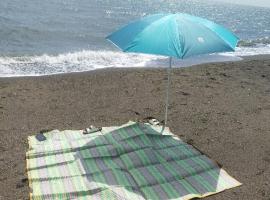 Royal Seascape 2 Beach Pool House, hotel v destinaci Calubcub Segundo