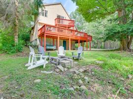 Pet-Friendly Home with Beach in Northville!, ξενοδοχείο σε Northville