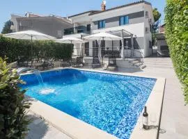 Three-Bedroom Holiday Home In Banjole