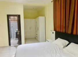 SMK Luxury Apartments Ho, hotel com estacionamento em Kodjobi