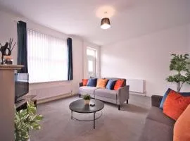 A1, M62, Free Parking, WiFi, 5 Beds