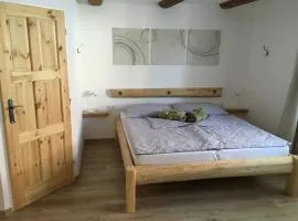 Domek na růžku celá chalupa