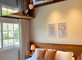 Granja Brasil - Lindo Studio - Com Piscina e Lazer - No Centro de Itaipava