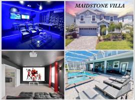 Maidstone Villa 8BR Sleeps 16, hotel v destinaci Davenport