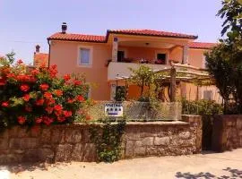 Große Wohnung in Gabonjin mit Eigener Terrasse