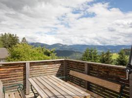 Minihaus in den Bergen/ Small mountain house, hotel v destinaci Greith
