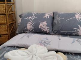 Del Mar Transient House, hotel a Tarlac