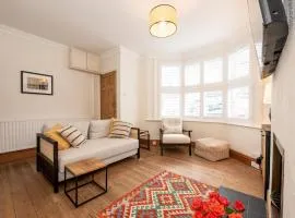 Quaint Victorian Cottage great transport to London Pass The Keys