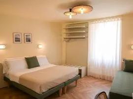 Casaretti Affittacamere - In centro a Foligno, con parcheggio e ampio bagno in camera