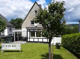Landhaus Augenblicke in Olsberg - modernes Ferienhaus mit Garten