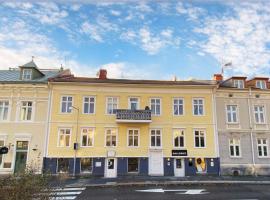 Sekelskiftescharm i Hjärtat av Strömstad, 4 bäddar - Historic Charm, for 4 Guests, apartment in Strömstad