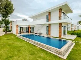 Biệt thự mặt tiền biển Saint Simeon Resort