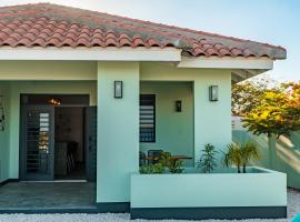 Villa 5 Green Courtyard Village, prázdninový dům v destinaci Kralendijk