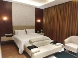 Luxury Leela Residence Studio, near Bangalore airport, manyatta tech park attached to Leela Hotel