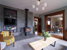 Dancing Doe Estate - Delaware Valley Escape with Wood Stove and Hot Tub