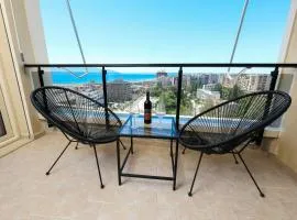 Bay View Balcony- Luxury Apartments With Free Parking
